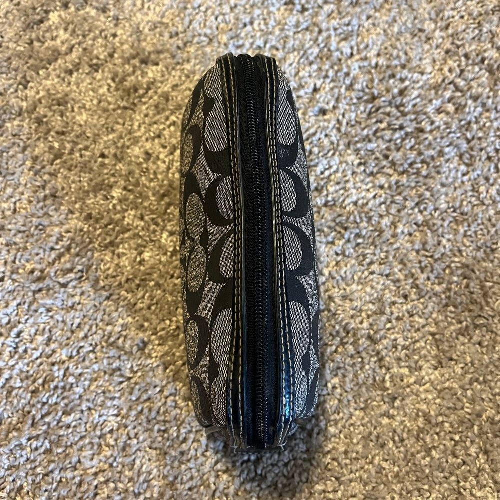 Early 2000’s Coach makeup bag or clutch - Picture 3 of 6